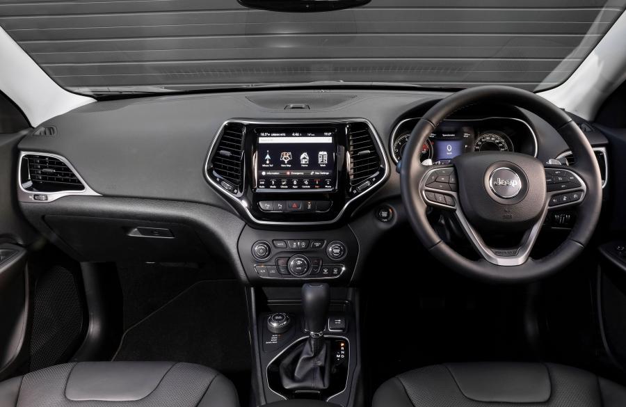 Торпедо Jeep Cherokee Limited (KL) 2018 года  (AU) (фото 26 из 31)